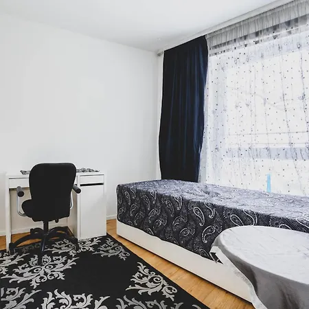Mittelfeld 1-3 Bedroom Apartments, 15-20 Min Walk To Exhibition, Free Wifi *