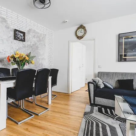 Mittelfeld 1-3 Bedroom Apartments, 15-20 Min Walk To Exhibition, Free Wifi