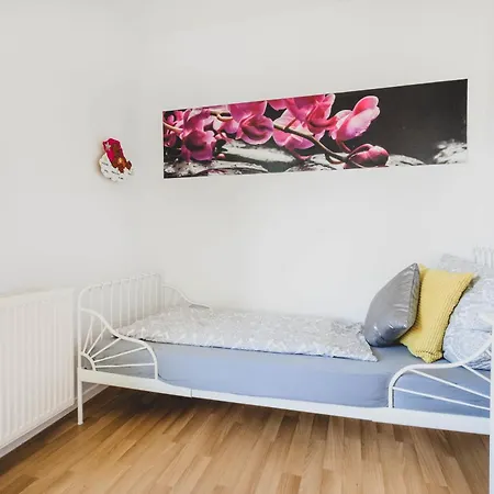 Mittelfeld 1-3 Bedroom Apartments, 15-20 Min Walk To Exhibition, Free Wifi * Hannover
