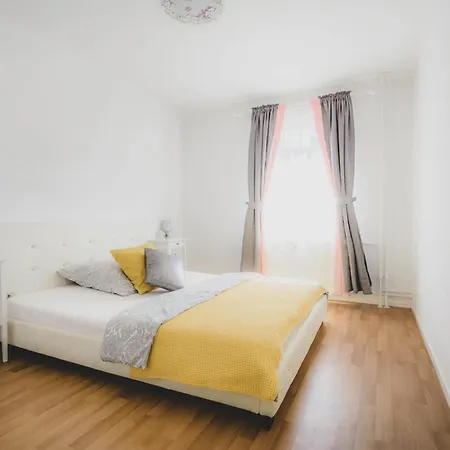 Mittelfeld 1-3 Bedroom Apartments, 15-20 Min Walk To Exhibition, Free Wifi *